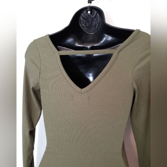 Full Circle vneck lace trim bodysuit - Picture 4 of 7